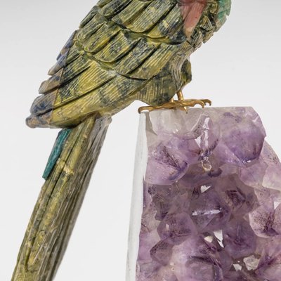 Scultura di pappagallo in marmo e pietra preziosa