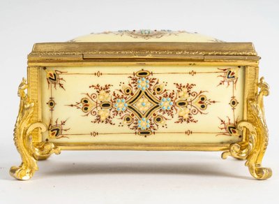 A Small Tahan Jewelry Box, 19th Century