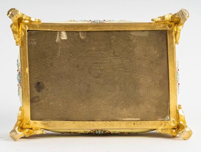 A Small Tahan Jewelry Box, 19th Century