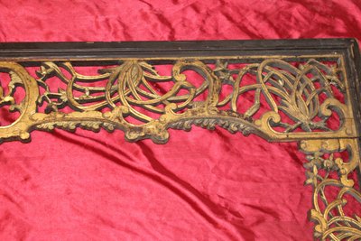 Carved gilded wood bed front piece Origin China 19th century length: 204.5 cm