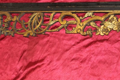Carved gilded wood bed front piece Origin China 19th century length: 204.5 cm
