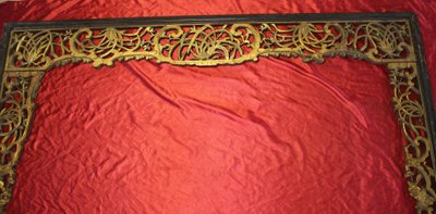 Carved gilded wood bed front piece Origin China 19th century length: 204.5 cm