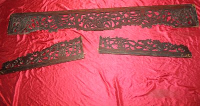 Carved gilded wood bed front piece Origin China 19th century length: 204.5 cm