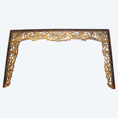 Carved gilded wood bed front piece Origin China 19th century length: 204.5 cm