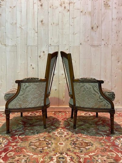 Paire de fauteuils bergères de style Louis XVI