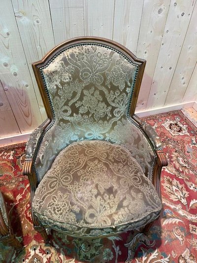 Paire de fauteuils bergères de style Louis XVI