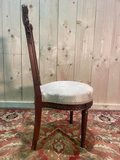 Niedriger Schwesternstuhl im Louis XVI-Stil