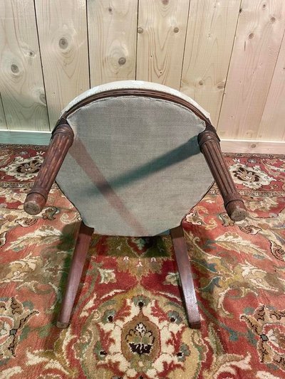 Niedriger Schwesternstuhl im Louis XVI-Stil