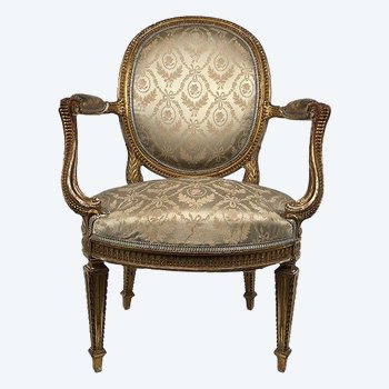 Fauteuil en bois sculpté et doré de style Louis XVI, vers 1900