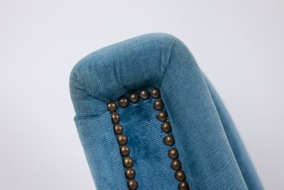 Sessel aus blauem Samt, Beine aus Buchenholz. 1950er Jahre. LS4410409A