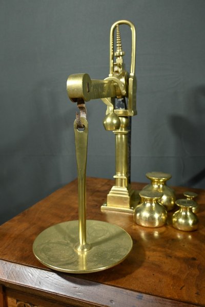 Balance de Jockey en Noyer, estampillée Youngs, époque Victorienne – 1860