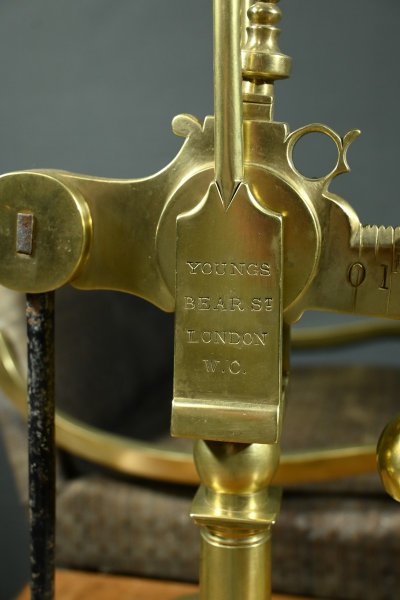Balance de Jockey en Noyer, estampillée Youngs, époque Victorienne – 1860