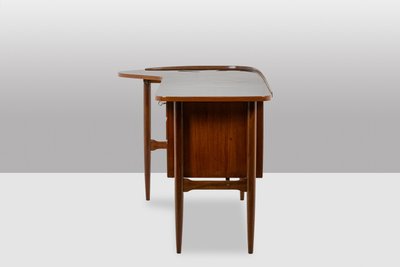 Bureau en teck, de forme libre. Années 1950. LS614859Q