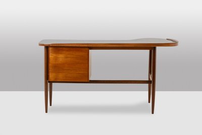 Bureau en teck, de forme libre. Années 1950. LS614859Q