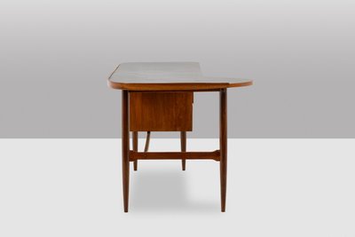 Bureau en teck, de forme libre. Années 1950. LS614859Q