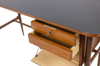 Bureau en teck, de forme libre. Années 1950. LS614859Q