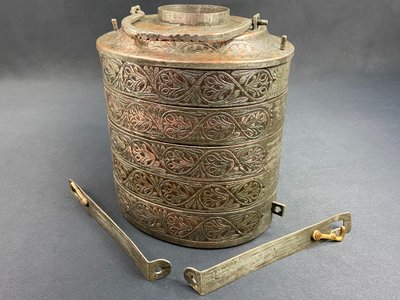 Boite à repas 5 compartiments cuivre étamé ciselé Empire Ottoman XIXe Turquie