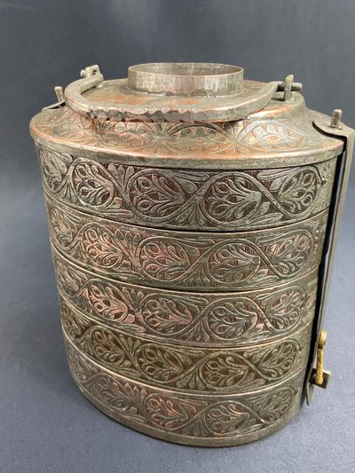 Boite à repas 5 compartiments cuivre étamé ciselé Empire Ottoman XIXe Turquie