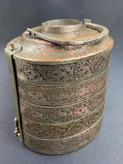 Boite à repas 5 compartiments cuivre étamé ciselé Empire Ottoman XIXe Turquie