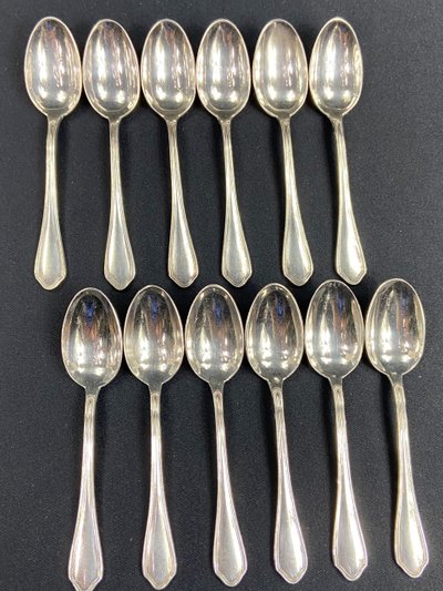 Set completo di 12 cucchiai da moka in stile Luigi XV placcati in argento e firmati Hermès
