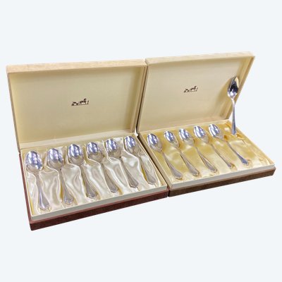 Set completo di 12 cucchiai da moka in stile Luigi XV placcati in argento e firmati Hermès