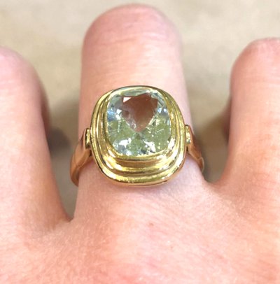 Anello con acquamarina