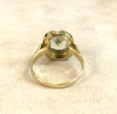 Anello con acquamarina