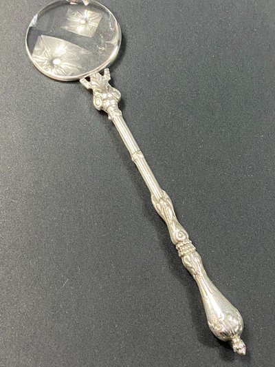 Große Lupe aus versilberter Bronze im Stil Ludwigs XVI.