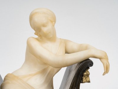 Scultura in alabastro e bronzo del periodo Art Nouveau