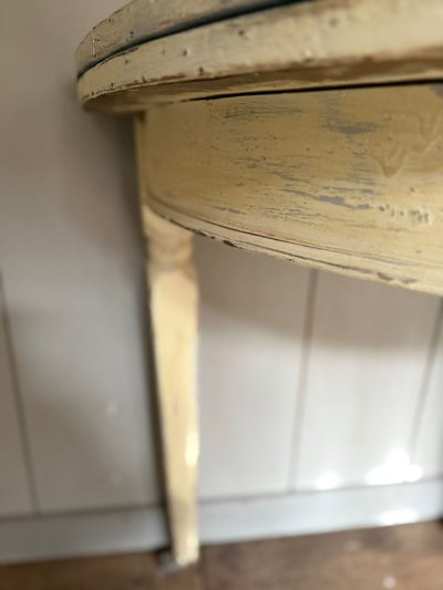 Table console demi lune datant du 18e siècle directoire patinée avec une peinture 