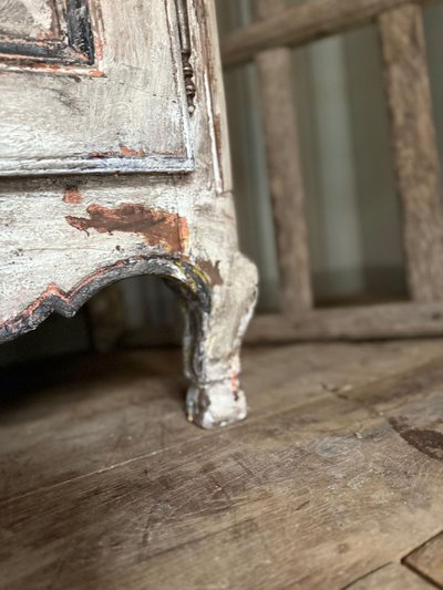 Buffet de cuisine Louis xv datant du 18 e siècle patine décorative 