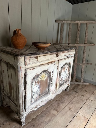 Buffet de cuisine Louis xv datant du 18 e siècle patine décorative 