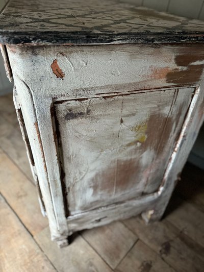 Buffet de cuisine Louis xv datant du 18 e siècle patine décorative 