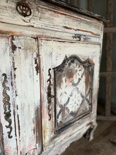 Buffet de cuisine Louis xv datant du 18 e siècle patine décorative 