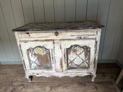 Buffet de cuisine Louis xv datant du 18 e siècle patine décorative 