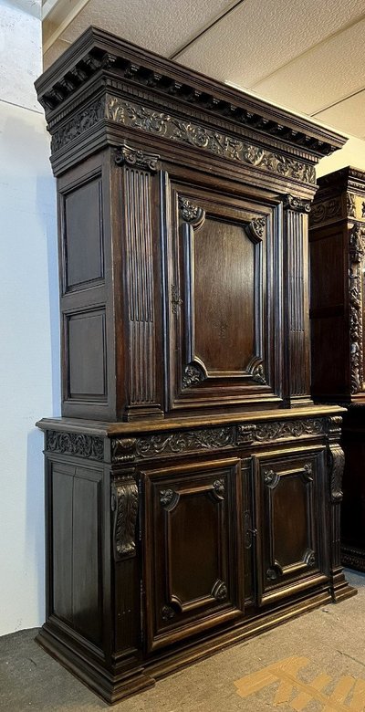 Wichtige Renaissance-Stil Schrank In Nussbaum