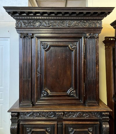 Wichtige Renaissance-Stil Schrank In Nussbaum