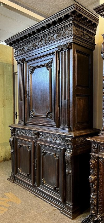 Wichtige Renaissance-Stil Schrank In Nussbaum