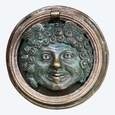 Door knocker in 19th century patinated bronze. Medusa/Gorgon head after the antique.
