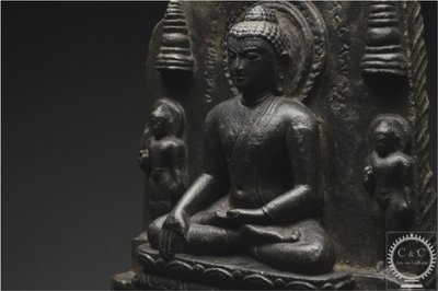 Inde, Dynastie Pāla-Sena, Xème-XIIème siècle, Fragment de stèle en pierre représentant Bouddha