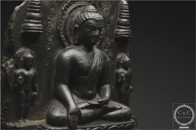 Inde, Dynastie Pāla-Sena, Xème-XIIème siècle, Fragment de stèle en pierre représentant Bouddha