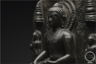 Inde, Dynastie Pāla-Sena, Xème-XIIème siècle, Fragment de stèle en pierre représentant Bouddha