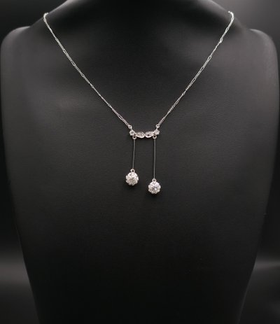 Collier Négligé Diamants Taille Ancienne 1 carat Et Diamants Taille Rose, Or Blanc 18 Carats.
