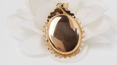 Pendentif cassolette en or jaune et perle de culture
