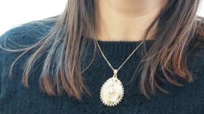 Pendentif cassolette en or jaune et perle de culture