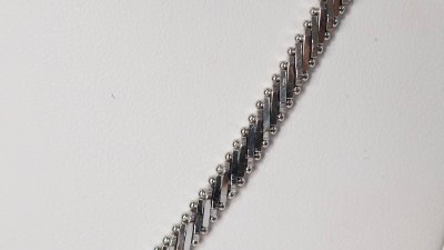 Luxury necklace in white gold and diamonds