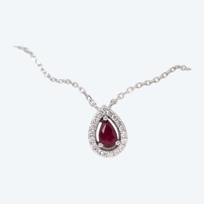 Collier pendentif en or blanc, diamants et Rubis en poire