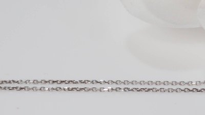 Collier pendentif en or blanc, saphir et diamants