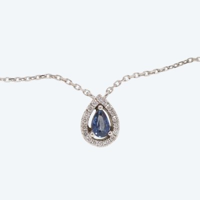 Collier pendentif en or blanc, saphir et diamants