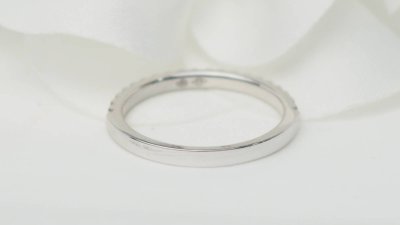 Mezza fede in oro bianco e diamanti 0,25ct